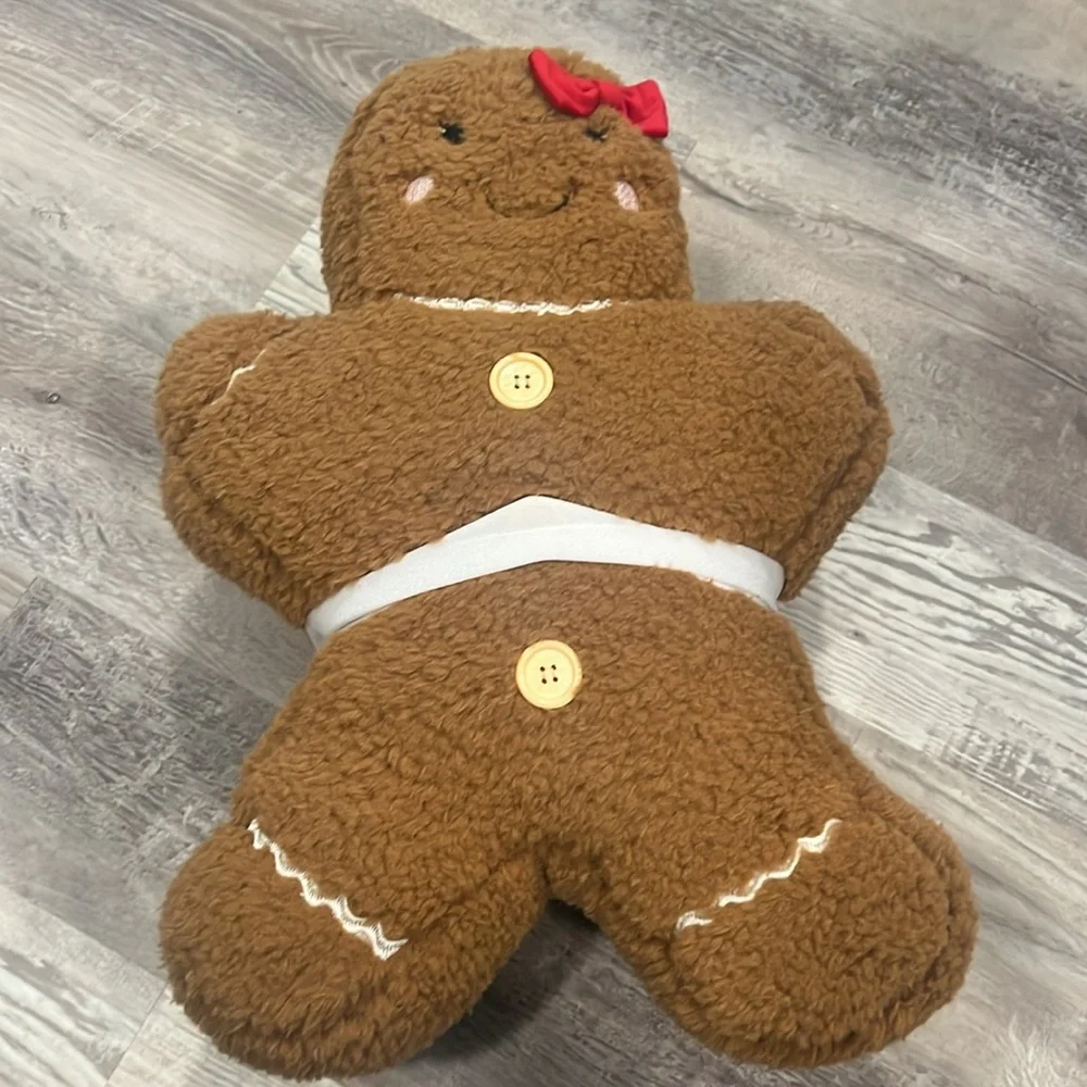 NWT Cupcakes and Cashmere Gingerbread Man and Woman Pillows set of 2